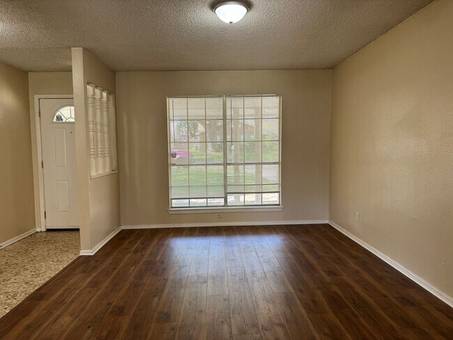 Building Photo - 6919 Moon Lake Dr