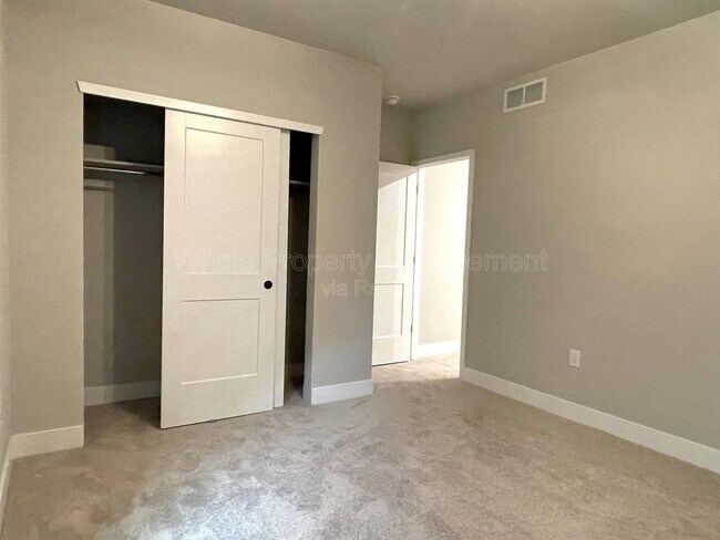 Building Photo - 361 Fox Ln