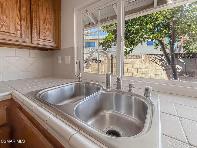 Building Photo - 2561 Heywood St