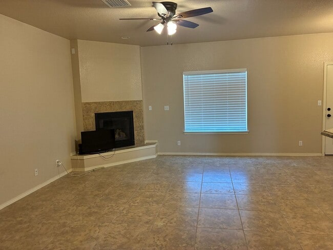 Building Photo - Santa Teresa Beauty 3 Bedrooms plus 2 and ...