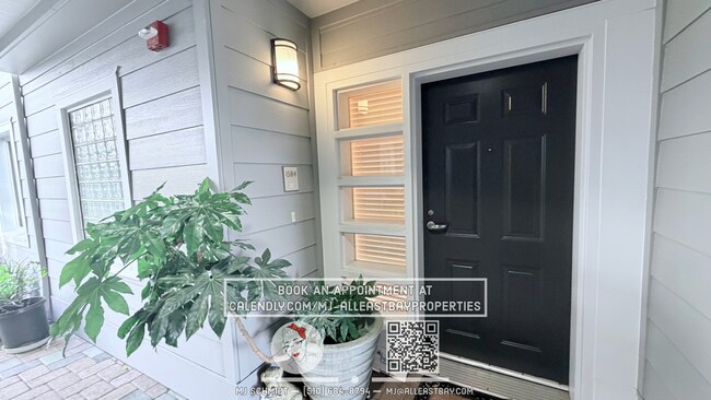Building Photo - Beautiful two-story residence with 2 bedrooms, 2 bathrooms and balcony with views of the city loc...