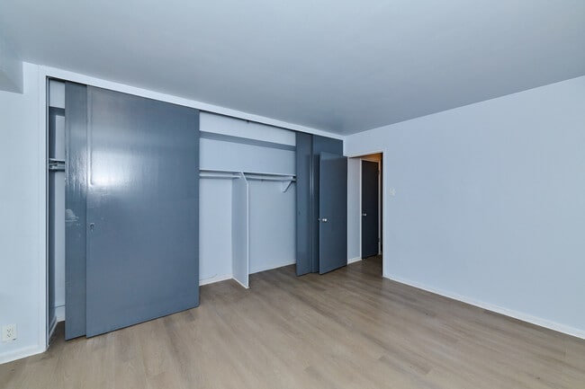 Building Photo - 6118 N Sheridan Rd