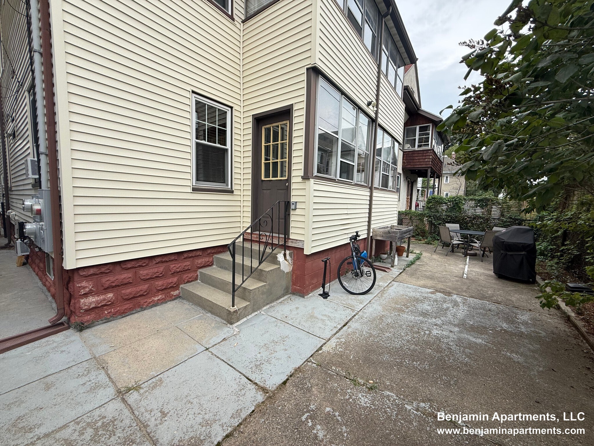 Building Photo - 18 Benton Rd