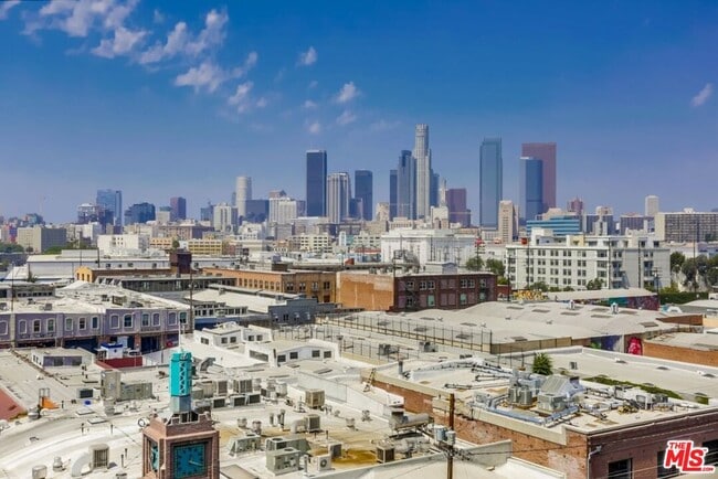 Building Photo - 527 Molino St