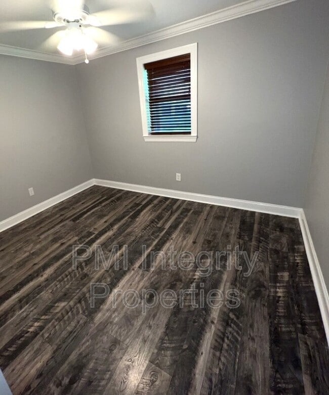 Building Photo - 7993 Greenlea Dr