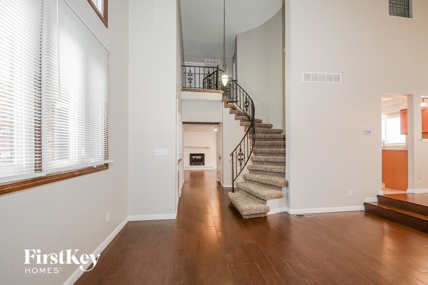 Building Photo - 24 Lille Ct