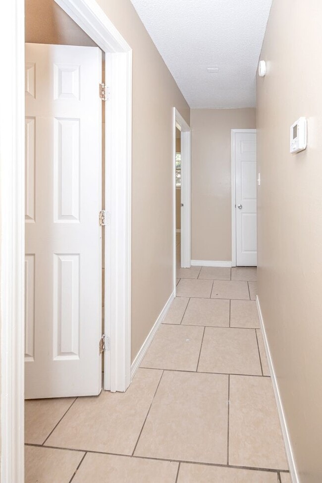 Building Photo - 3 Bedroom 1.5 Bath Home in Gautier!