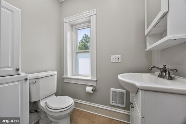 Building Photo - 855 N Pleasantview Rd