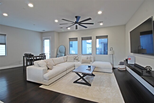 Primary Photo - 959 St Augustine