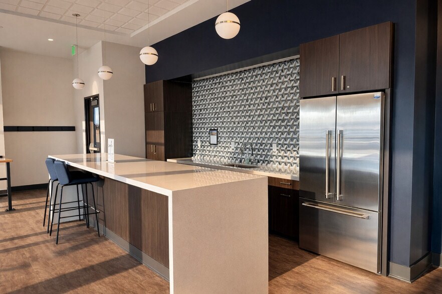 Building Photo - 333 W State St