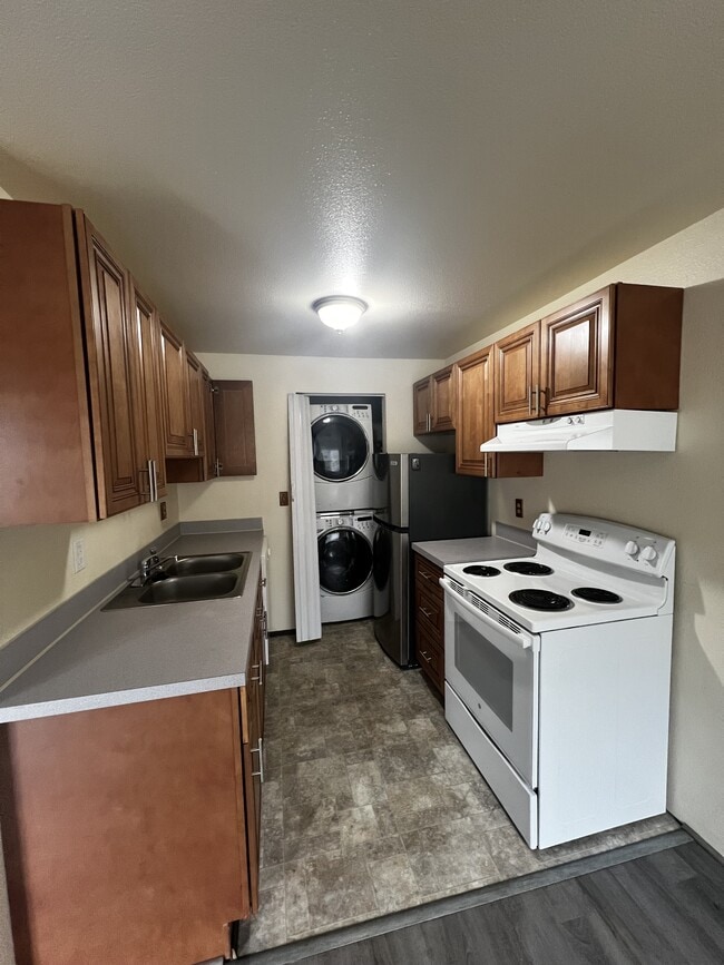 Building Photo - 15210 Macadam Rd S