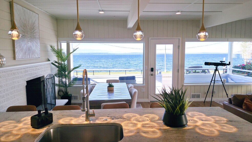 Building Photo - 1588 Alki Ave SW