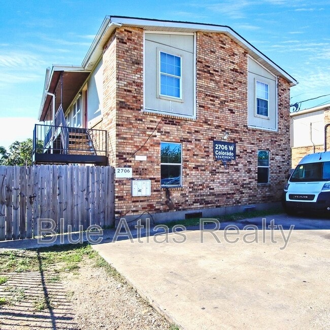 Building Photo - 2706 W Colorado Blvd