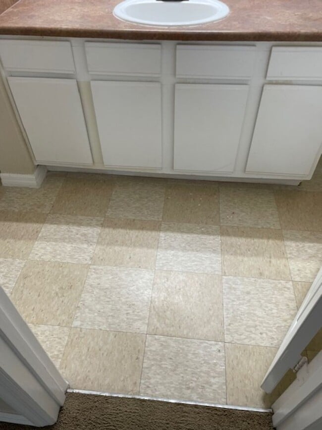 Building Photo - The Greens - 4221