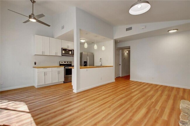 Building Photo - 12820 Copper Cliff Ave