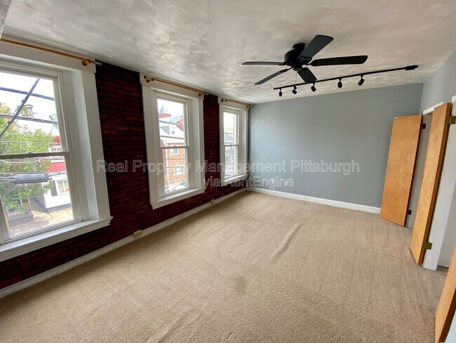 Building Photo - 1912 Jane St