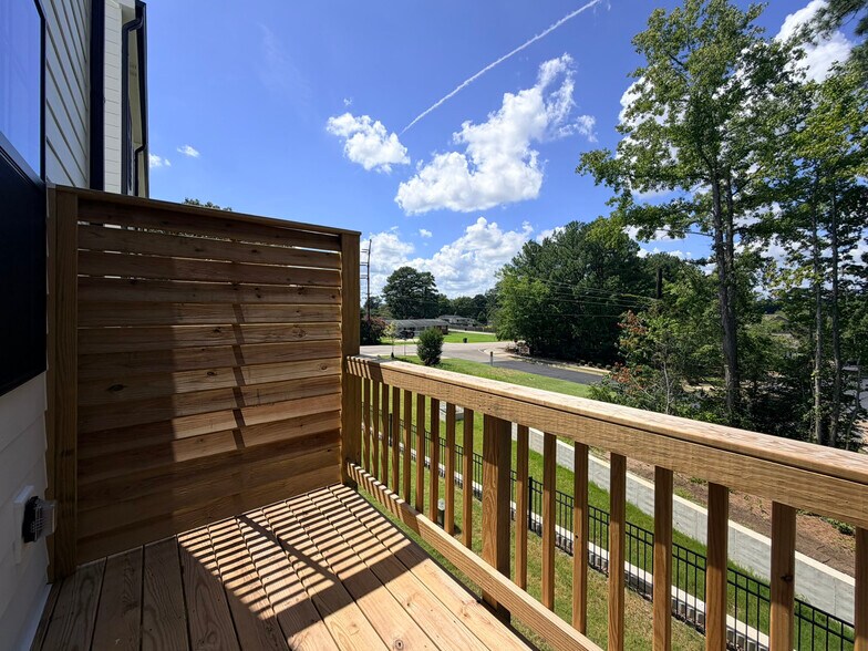 Building Photo - 3611 Elm Grove Ln