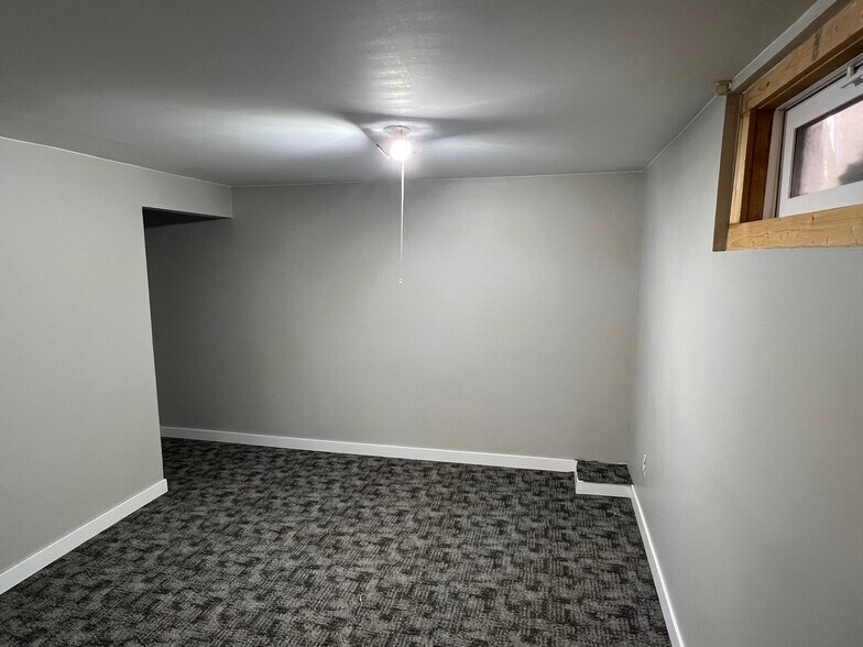 Basement bonus room - 904 N 6th Ave E