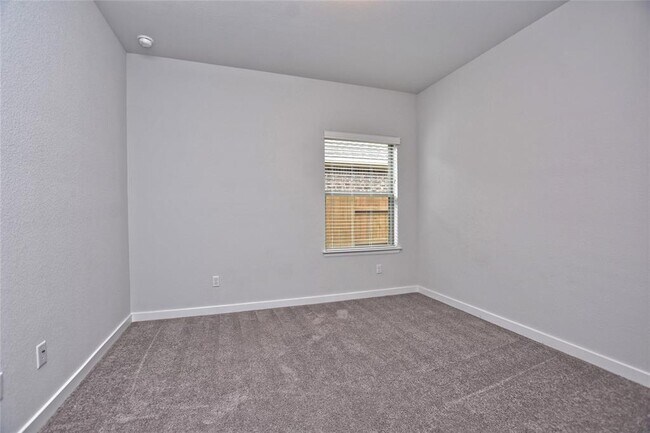 Building Photo - 909 Del Raphael Dr