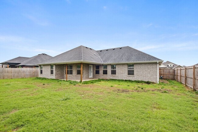 Building Photo - Spacious 4-Bedroom Home with Open Layout, ...