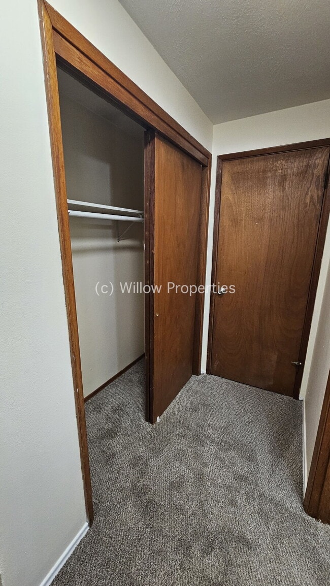 Building Photo - Cozy One Bedroom Duplex