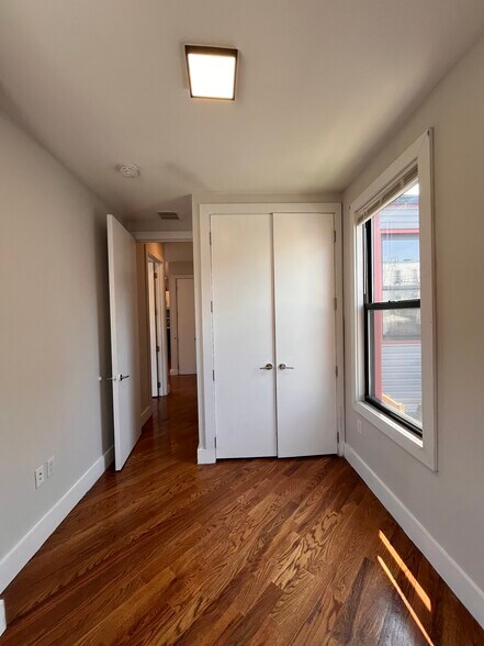 Building Photo - 749 Garfield Ave
