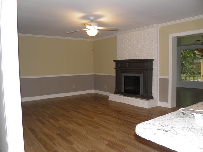 Building Photo - 240 Yacht Club Dr NE