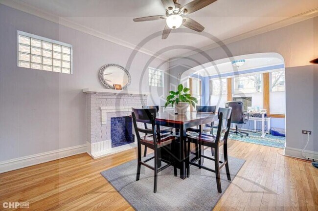 Building Photo - 3 bedroom in CHICAGO IL 60618
