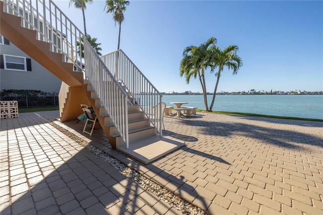 Building Photo - 800 Madonna Blvd