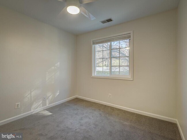 Building Photo - 5210 Maris Ave