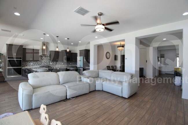 Building Photo - 8523 W Palo Verde Dr