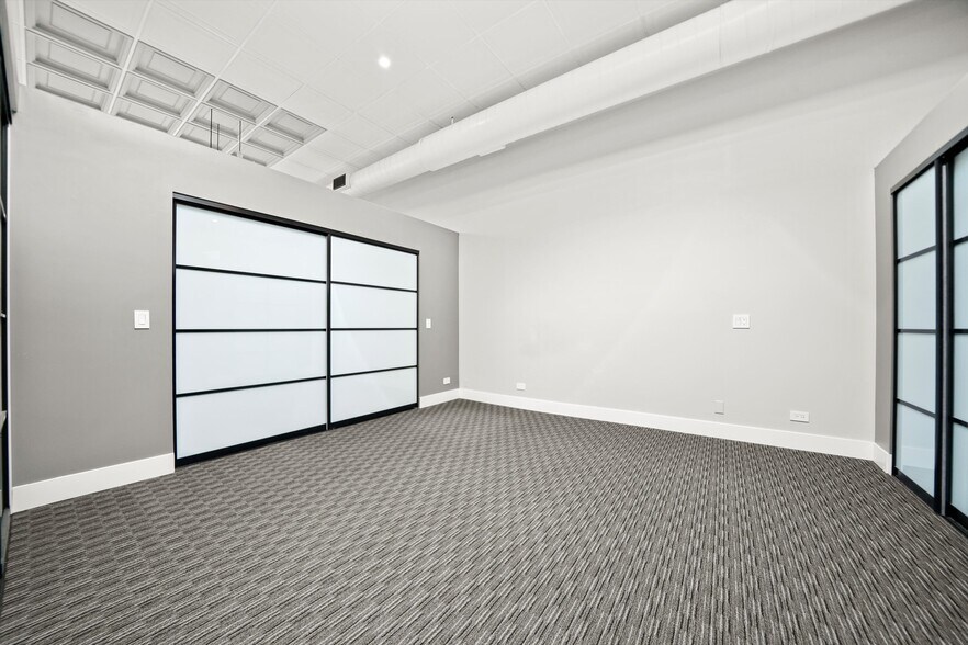 Building Photo - 300 N Ogden Ave