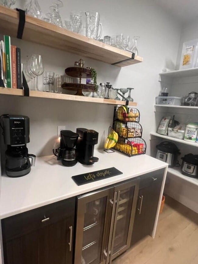 Building Photo - Stunning 4 Bedroom Home!