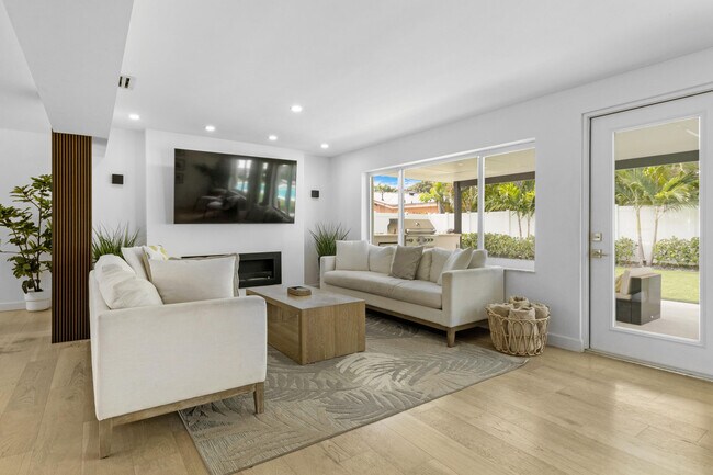 Building Photo - 2862 NE 35th Ct