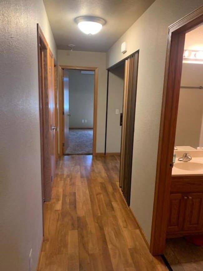 Building Photo - $1700 - 3 Bedroom, 2 Bathroom Townhome - G...