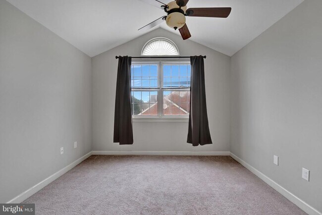 Building Photo - 14203 Plum Run Way