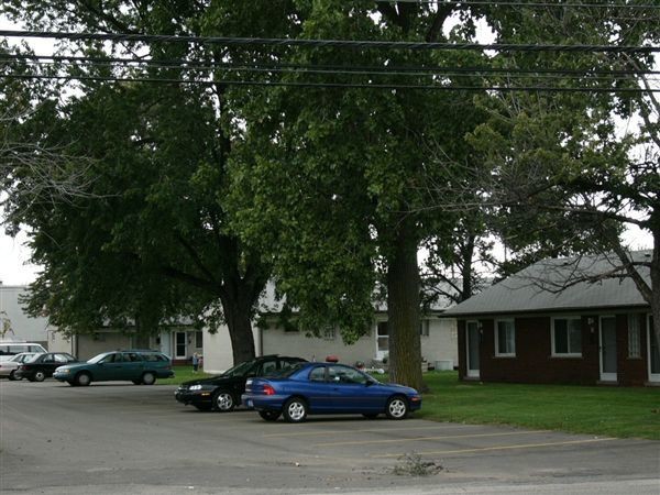 Building Photo - 1071 Rochester Rd