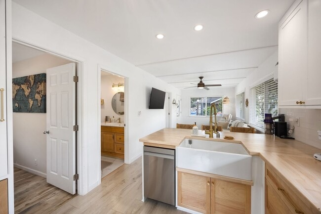 Building Photo - North Shore Boho Aloha Cottage | 2 Bed, 1 Bath | Available August 1, 2026