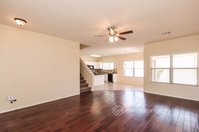 Building Photo - 2322 E Spruce Dr