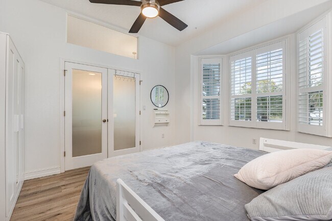 Building Photo - For Rent: Stunning Home in Tranquil Greystone Subdivision.