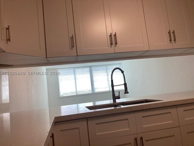 Building Photo - 9125 SW 77th Ave