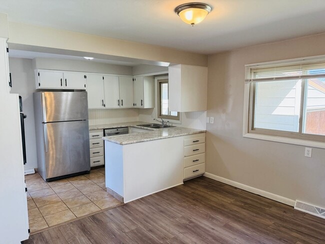 Building Photo - Dog Friendly 4 Bedroom - Billings West End