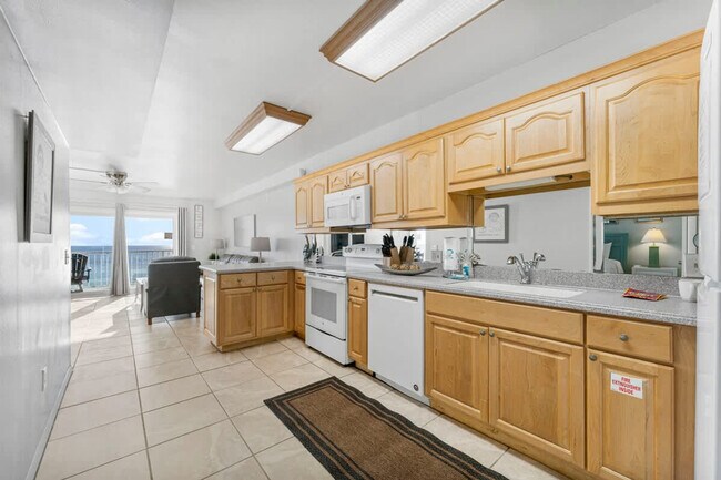 Building Photo - 8743 Thomas Dr