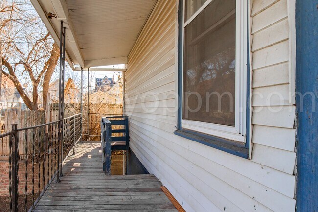 Building Photo - Available Now! | Bright 4 Bedroom / 2 Bathroom Home | 13th & Martha