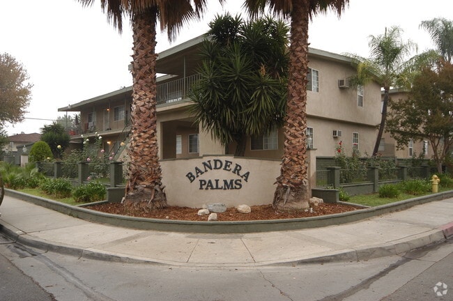 Building Photo - Bandera Palms