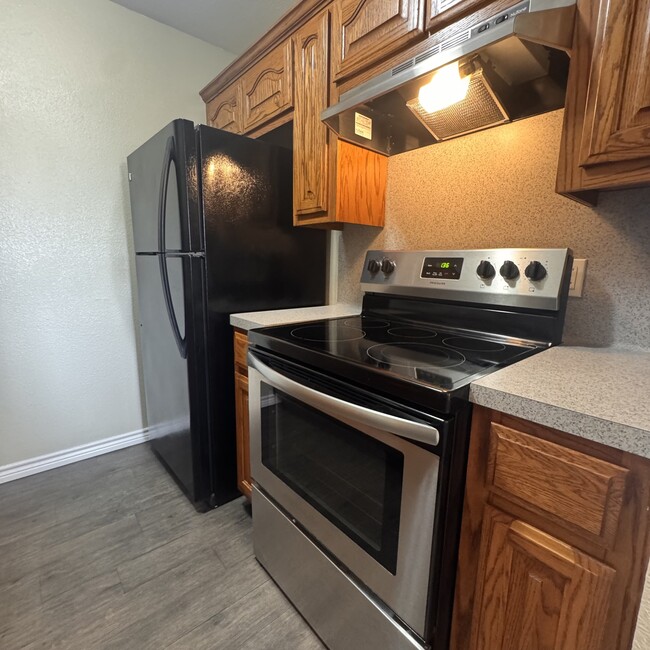 Building Photo - 6824 Camden Ln