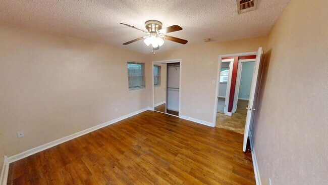 Building Photo - Welcome home to this adorable 3-bedroom, 2-bathroom house designed with comfort and style in mind!