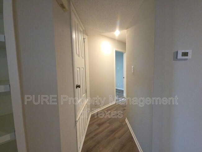 Building Photo - 1406 Bullhill Cove