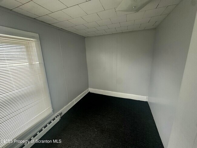 Building Photo - 119 Center Ave