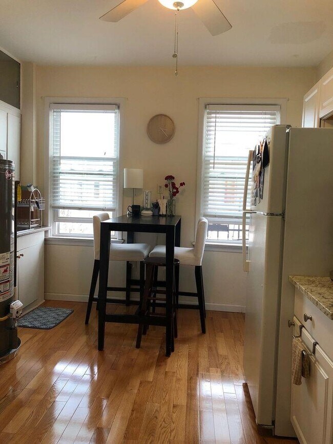 Building Photo - 411 Adams St